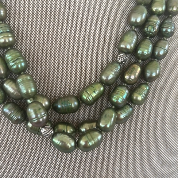 3 Strand vintage pearl green necklace STUNNING! - Picture 3 of 10